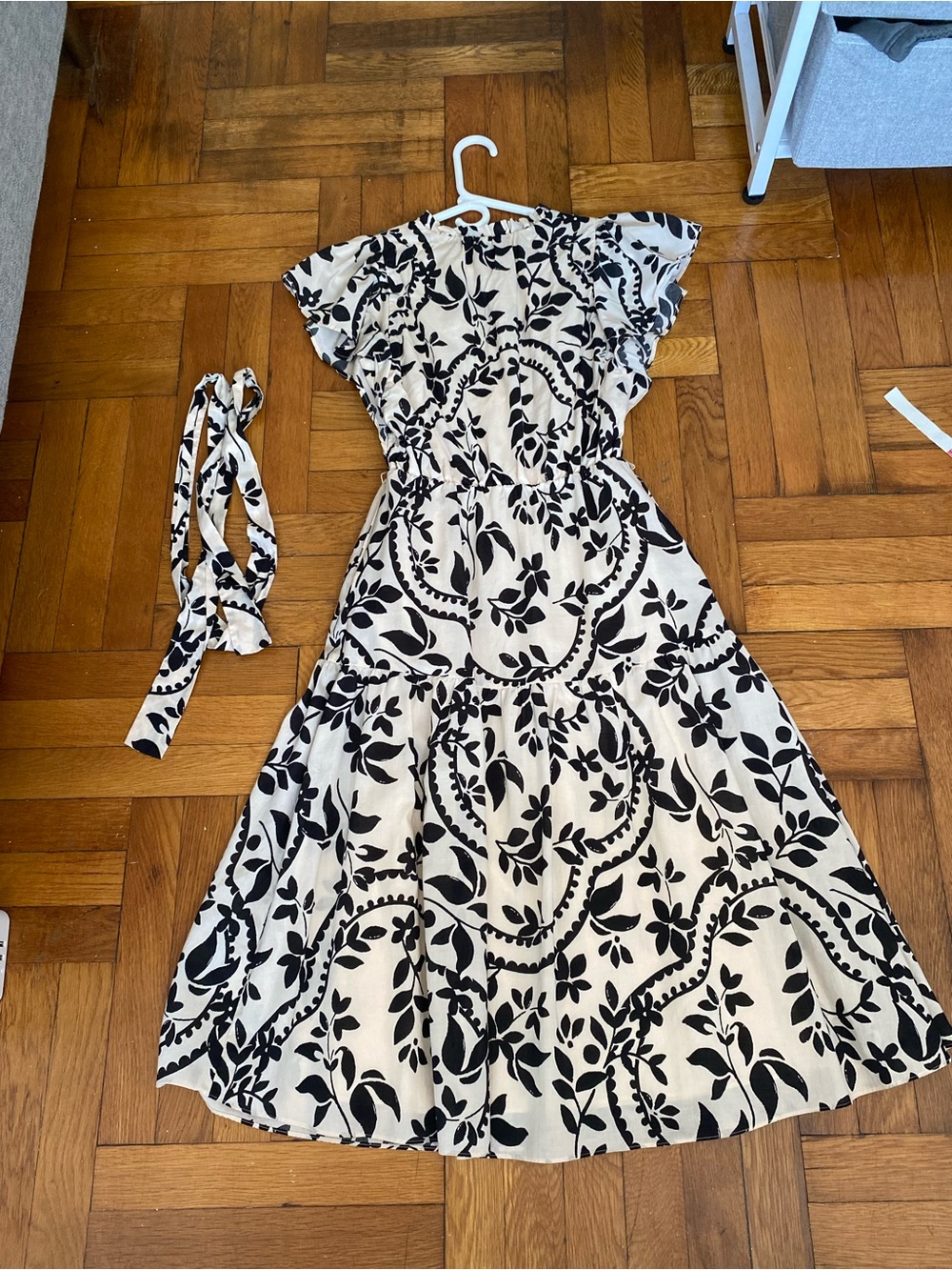 Ann Taylor Floral Print Midi Dress Small Black Ivory Flutter Sleeve Belted Lined - Picture 9 of 10